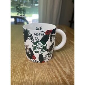 2021 STARBUCKS CHRISTMAS HOLIDAY COFFEE MUG CUP 12 OZ SNOWFLAKE BERRY PINE HOLLY
